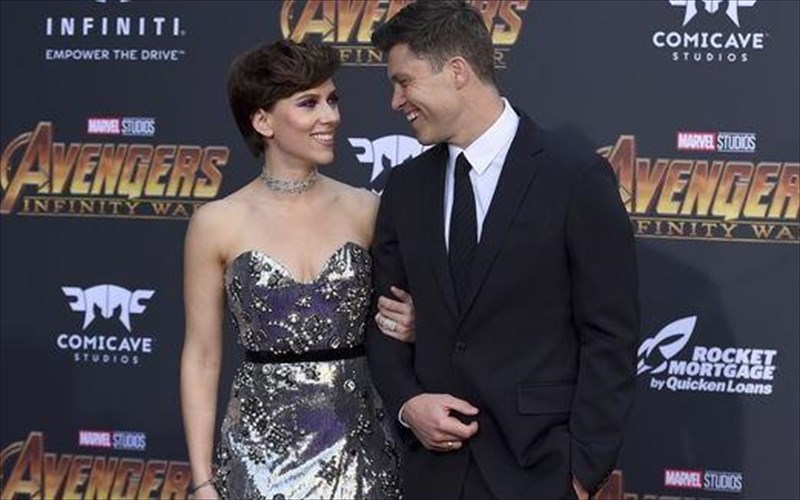 proti-koini-emfanisi-gia-scarlett-Johansson-kai-colin-Jost-stin-premiera-tou-neou-avengers