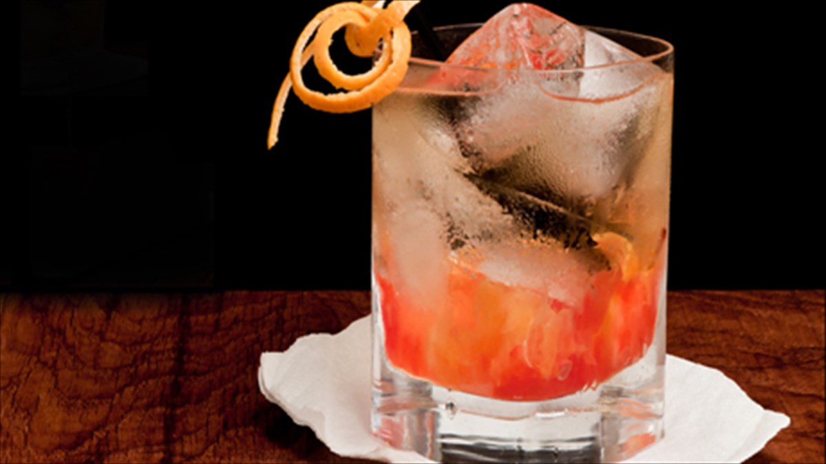 old-fashioned-gnorimia-me-to-pio-klasiko-kokteil