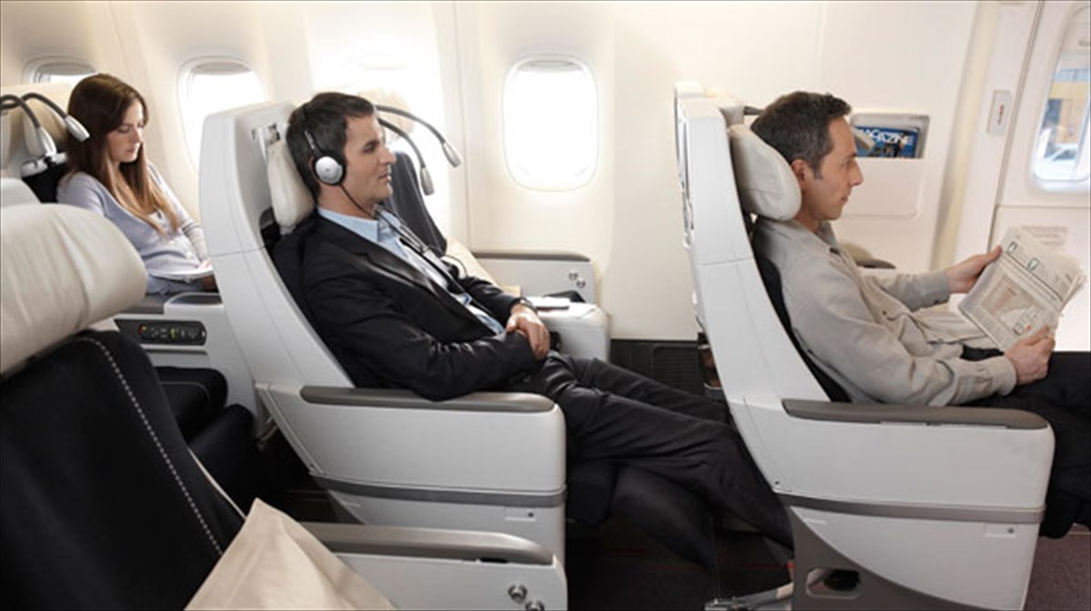 h-air-france-kainotomei-me-ti-nea-kampina-premium-voyager