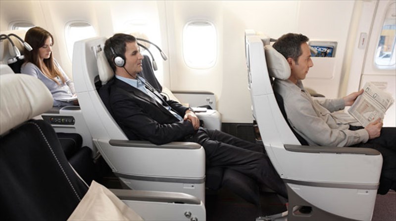 h-air-france-kainotomei-me-ti-nea-kampina-premium-voyager