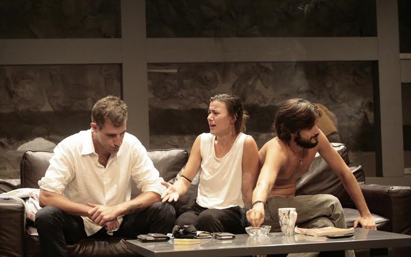premiera-simera-gia-to-stella-koimisou-sto-theatro-tzeni-karezi