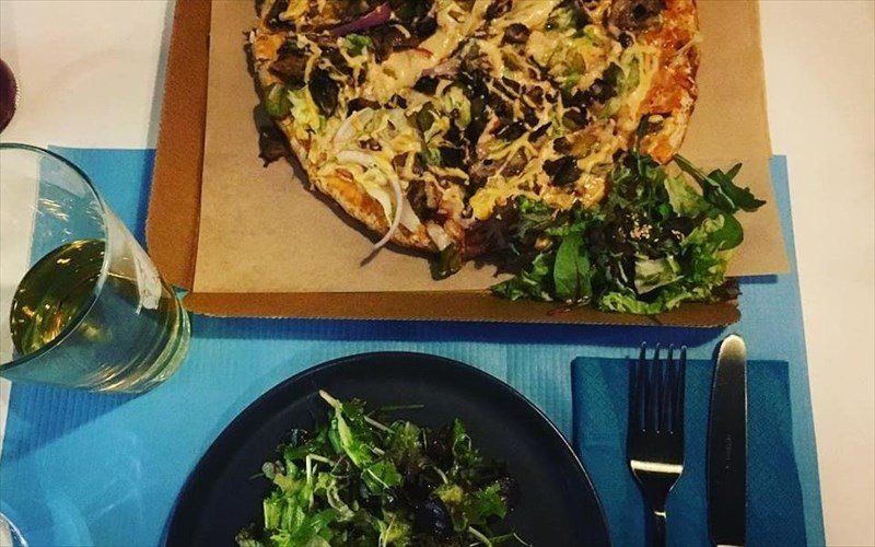 kuriakatiko-brunch-me-xortofagiki-pitsa