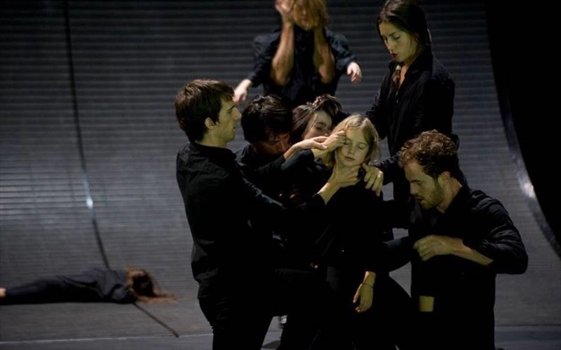 o-mporis-sarmats-kai-ta-paidia-tou-erxontai-sto-festibal-athinon