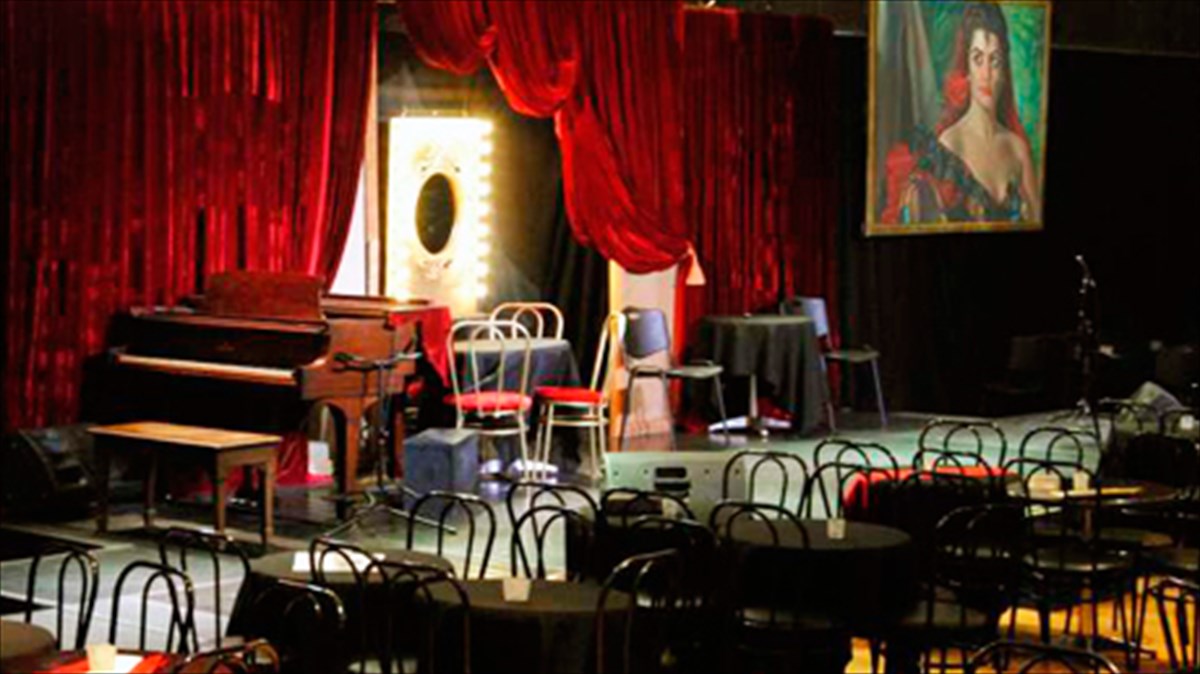 mousikes-bradies-sto-backstage-tou-badminton