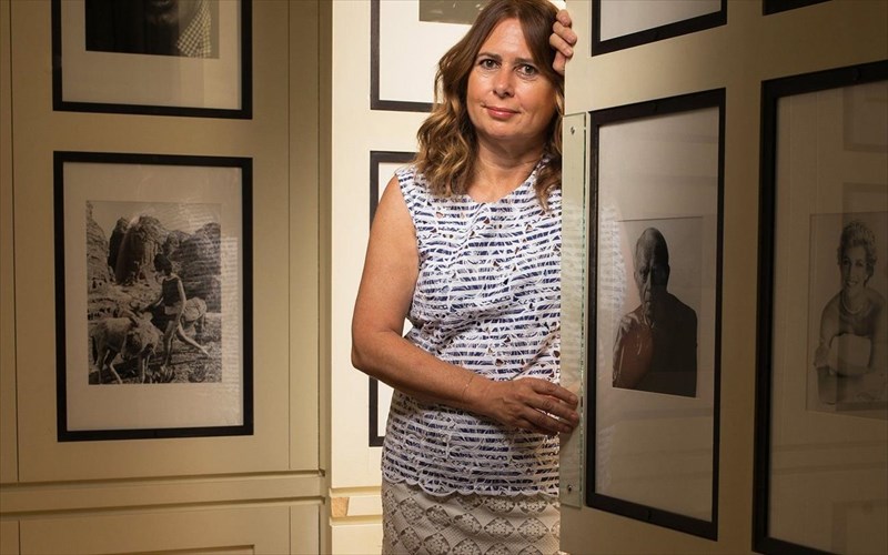 poios-eipe-oti-mia-gunaika-meta-ta-40-apagoreuetai-na-foraei-bolan