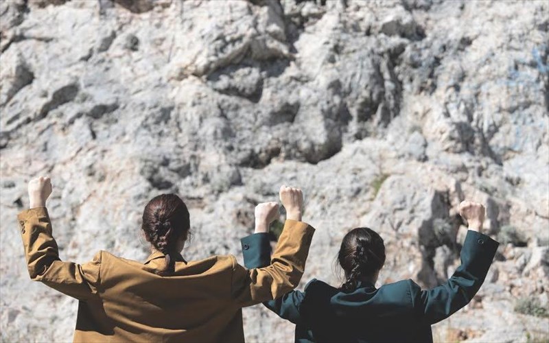 ton-iounio-sto-bios-xoreuoume