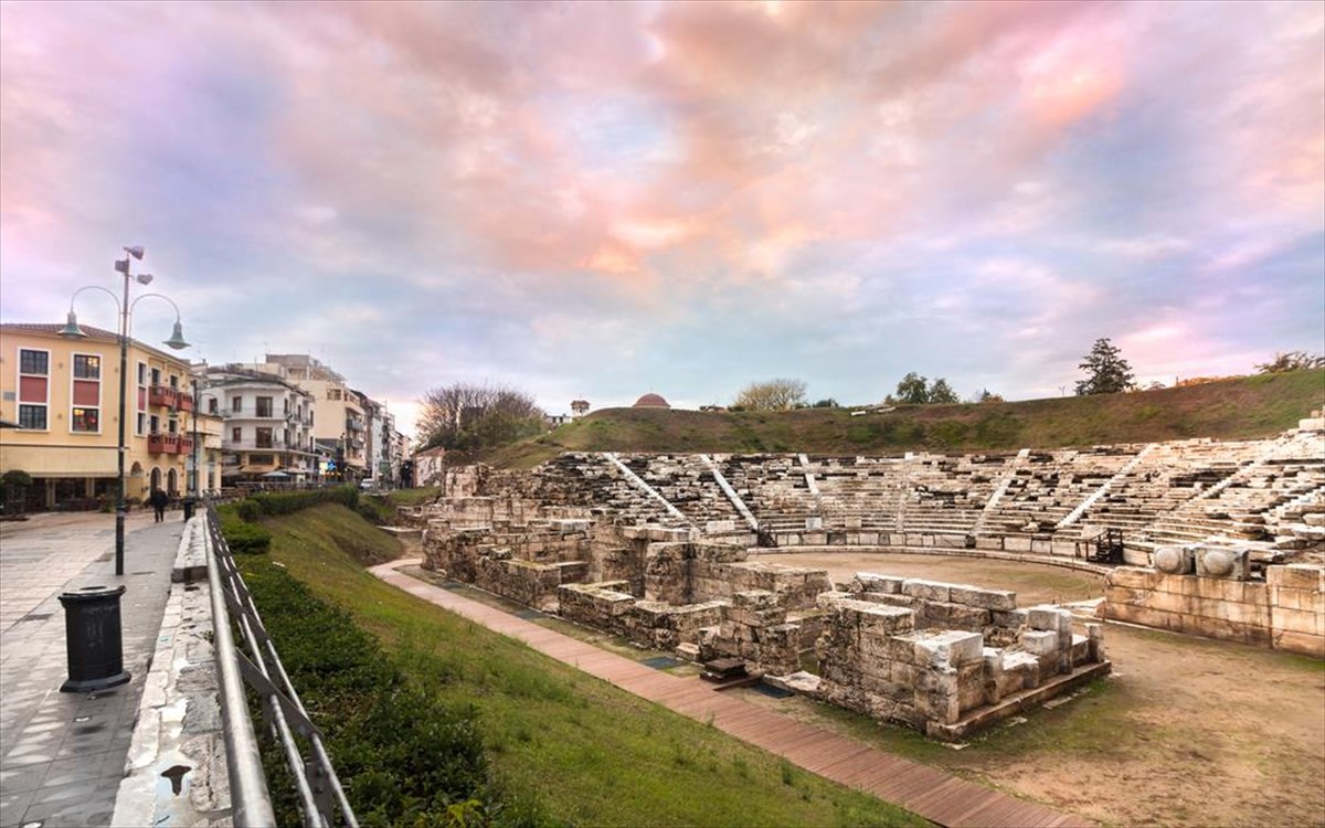 larisa-arxaio-theatro