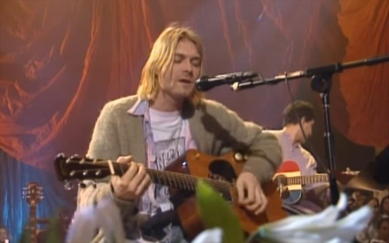 ston-proin-tis-frances-bean-katelikse-i-akoustiki-kithara-tou-kurt-cobain-akoustiki-kithara-tou-kurt-cobain