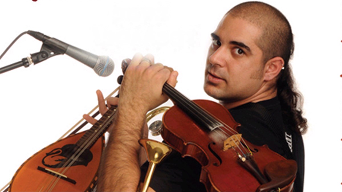 enas-trelos-sto-peristeri