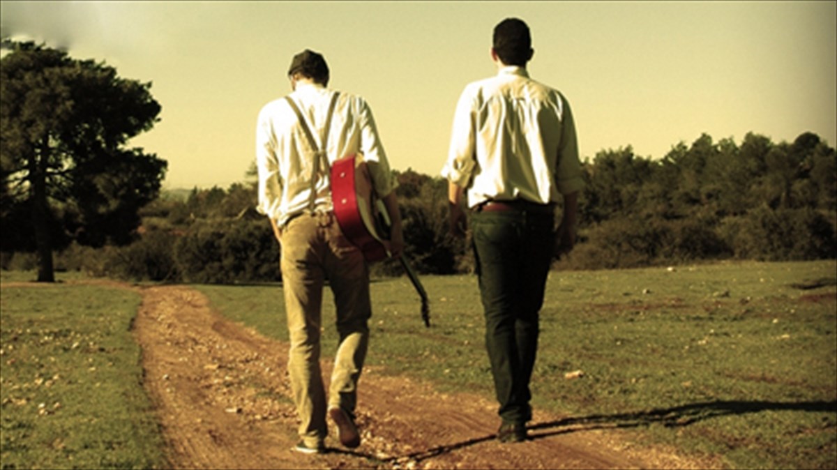 folk-rock-akousmata-apo-duo-nearous-trobadourous