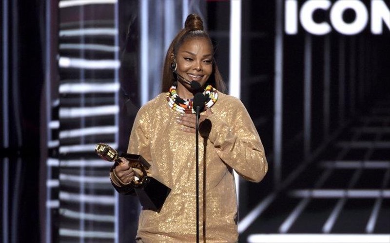 i-Janet-Jackson-eklepse-tin-parastasi-sta-billboard-music-awards
