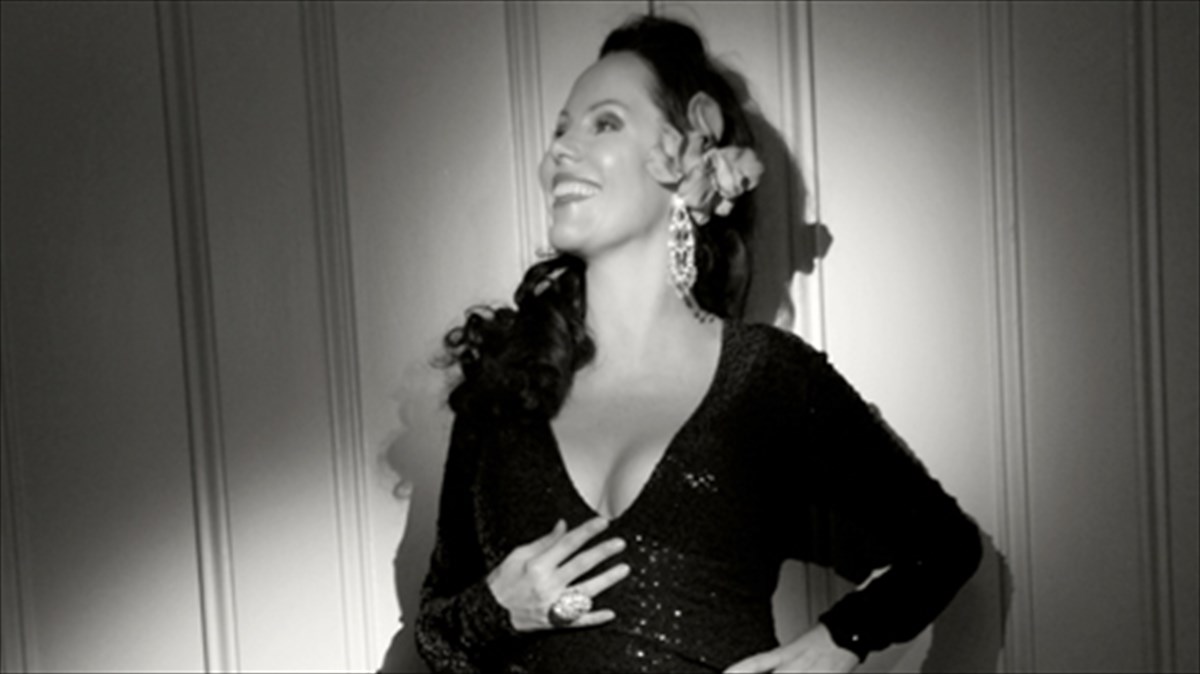 i-basilissa-tou-swing-bazei-fotia-sto-half-note