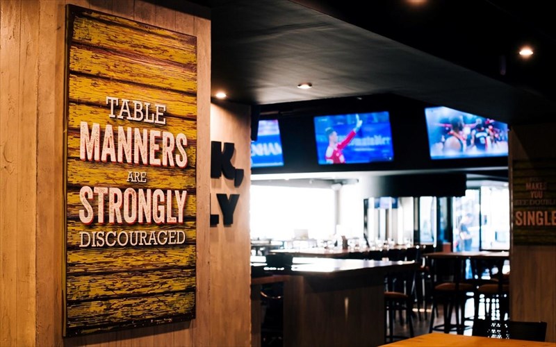 buffalo-wings-kai-rings-i-nea-eruthraia-apektise-to-diko-tis-sports-kai-lifestyle-steki-lifestyle-steki