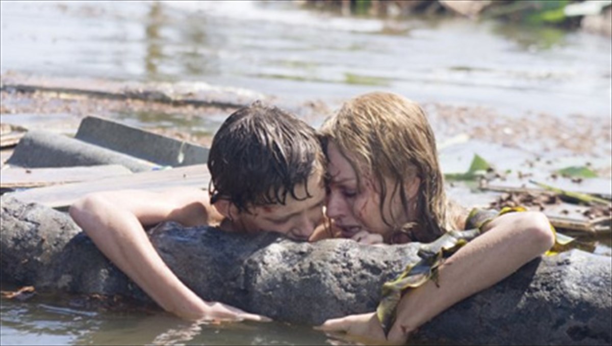 kinimatografiko-tsounami-xtupaei-ti-naomi-watts