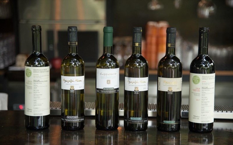 i-xrusi-malagouzia-matsa-tou-attikou-ampelona-timithike-opos-tis-aksize