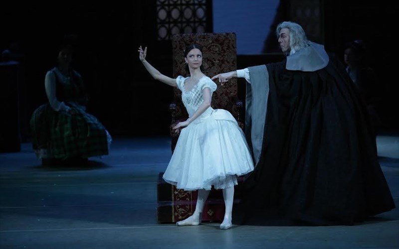 koppelia-ta-mpaleta-mpolsoi-se-apeutheias-metadosi-apo-ti-mosxa-sto-megaro