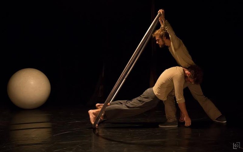 oi-cie-circocentrique-metatrepoun-se-tsirko-to-festibal-xorou-kalamatas