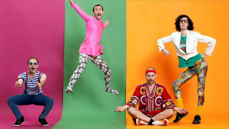 oi-burger-project-tin-paramoni-ton-xristougennon-sto-suntagma