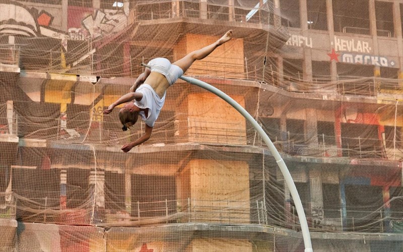 horizon-oi-aioriseis-tis-chloe-moglia