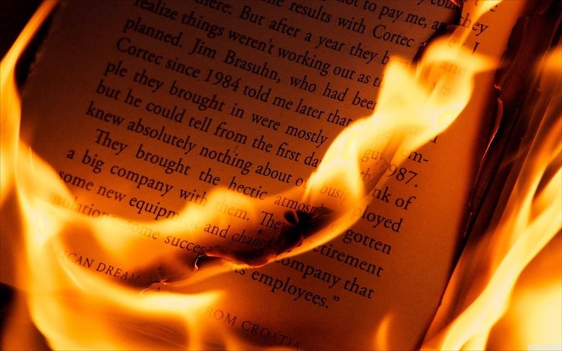 o-thomas-mosxopoulos-bazei-fotia-stin-peiraios-me-to-farenait-451