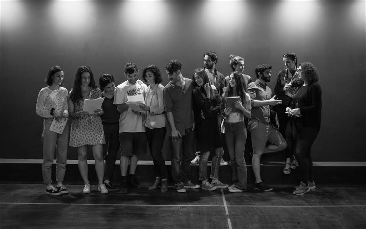 stountio-suggrafis-theatrikou-ergou2