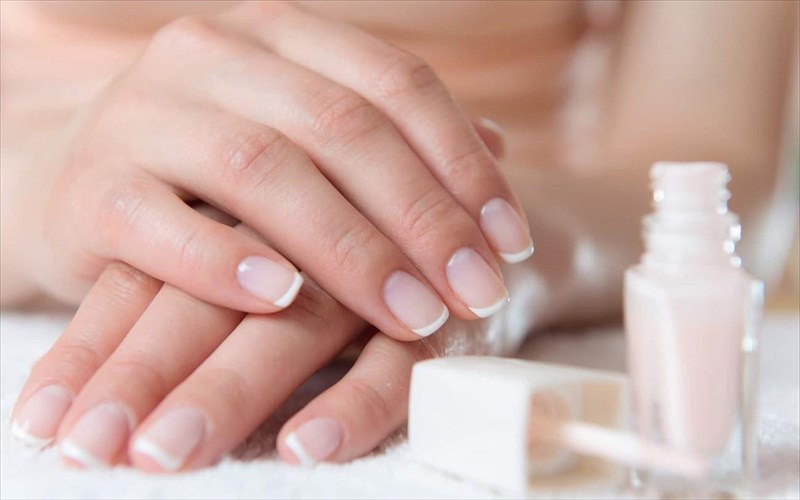 galliko-manikiour-gia-ellinides-pou-miloun-gallika