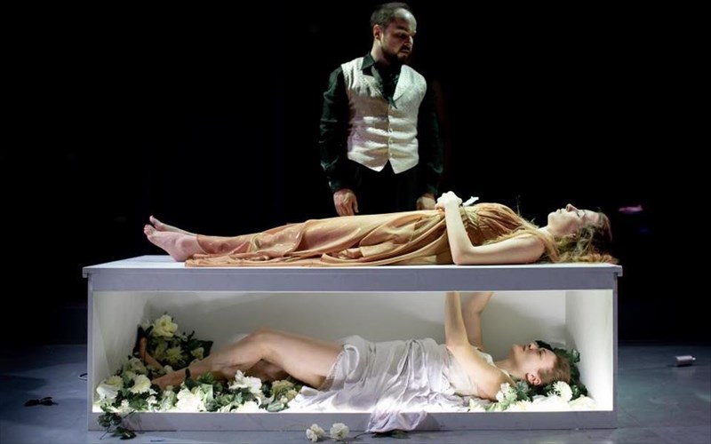 ravenrevisitedto-koraki-krozei-ksana-se-efialtiko-ruthmo