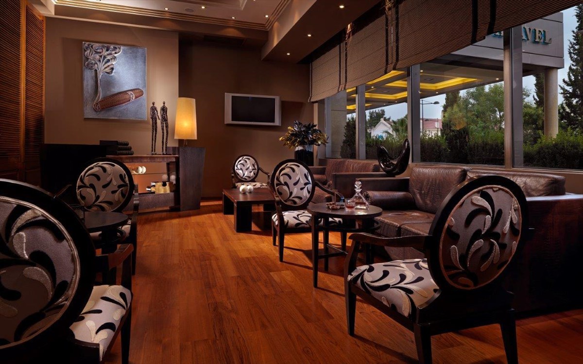 divani-caravel-cigar-lounge