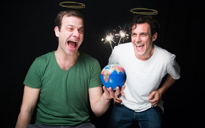 duo-theoi-apo-ton-panteli-dentaki-tou-xronou-se-athina-kai-thessaloniki