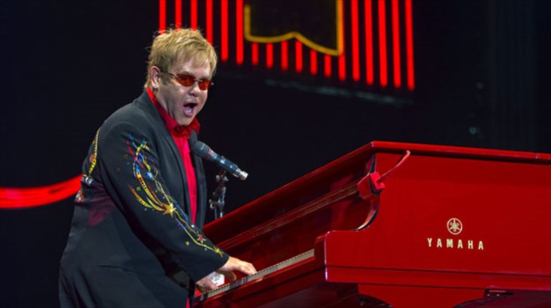 spatales-tis-italikis-kubernisis-gia-ton-elton-John