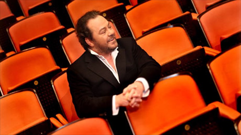 o-giannis-parios-pairnei-paratasi