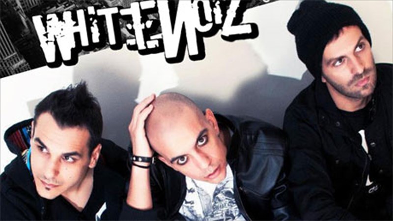 leukos-thorubos-sti-skini-tou-faust