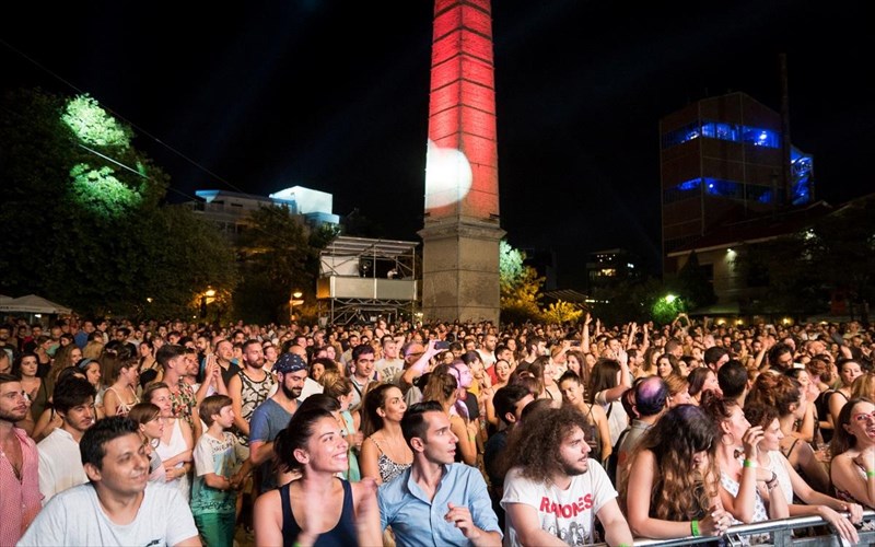 full-moon-fiesta-kai-ena-lobboat-denei-stin-texnopoli