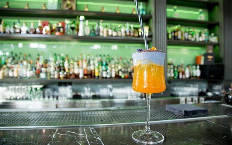 to-ksakousto-paradiso-bar-erxetai-sto-blends