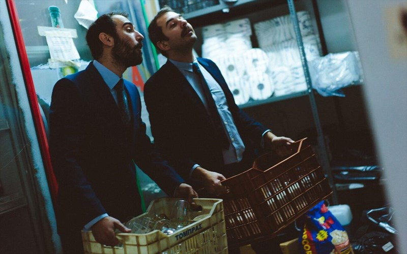 o-buronas-theodoropoulos-kai-o-mixalis-mathioudakis-gnoristikan-se-ena-mpar-sto-metaksourgeio-mixalis-mathioudakis-gnoristikan-se-ena-mpar-sto-metaksourgeio