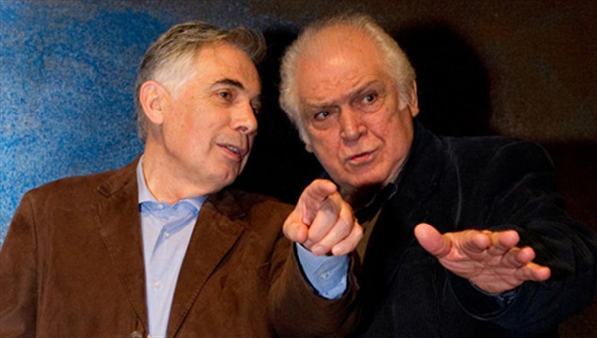 kazakos-kai-pelegrinis-se-parallilo-theatriko-monopati