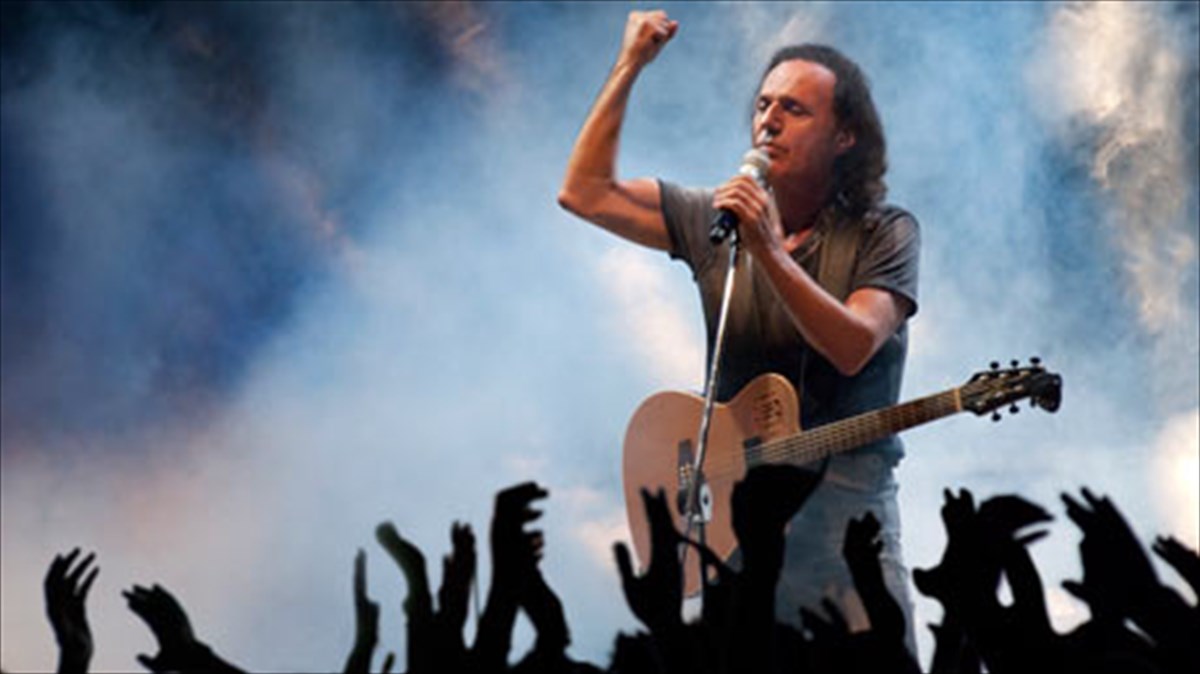 o-basilis-papakontantinou-me-ilektrismenes-melodies-stin-arxitektoniki