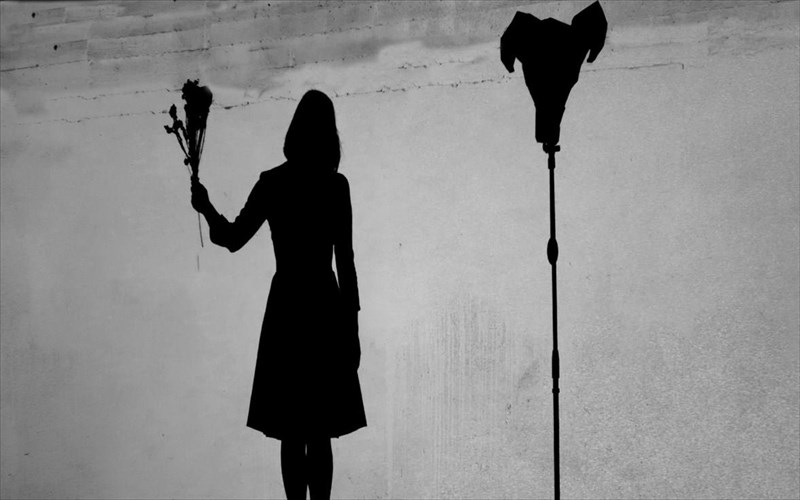 oi-paraksenes-istories-tis-violet-louise-sustinoun-tin-ilektroniki-mousiki-ston-poe