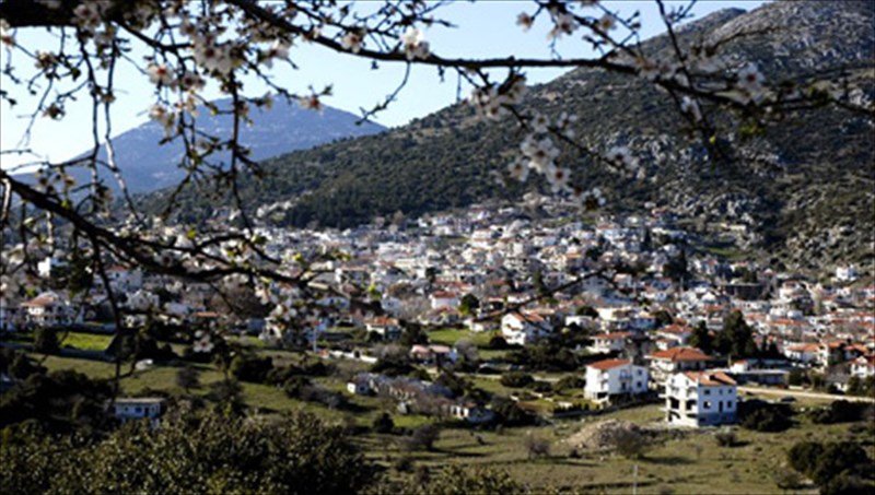 bilia-oreini-omorfia-me-thalassini-aura-dipla-stin-athina