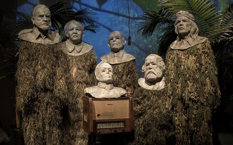 to-fantasma-tis-kolombianis-epanastasis-stoixeionei-ena-tropiko-dasos