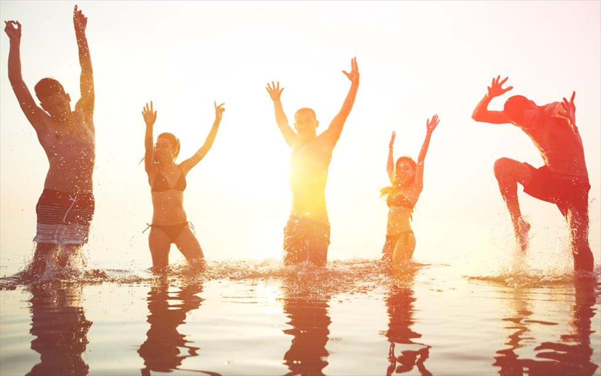 kalokairi-parti-thalassa