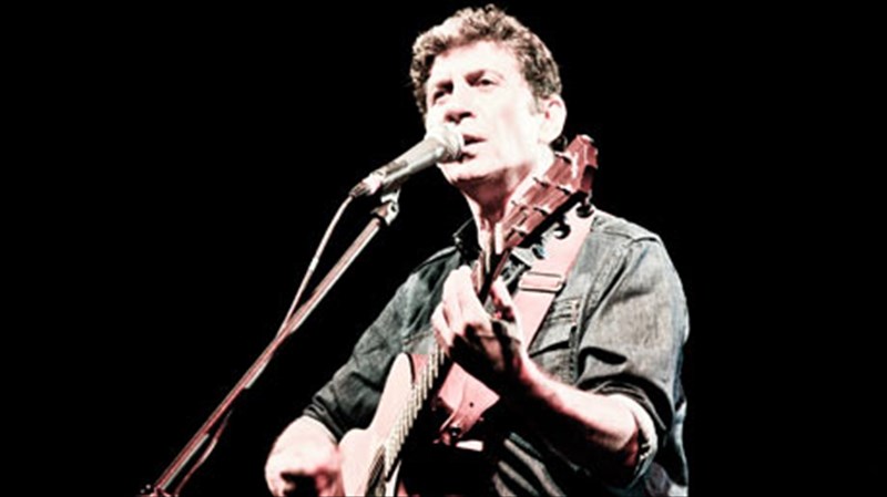 o-sokratis-malamas-se-ena-dionusiako-glenti-ston-stauro-tou-notou