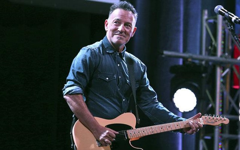 suntoma-sto-netflix-to-one-man-show-tou-bruce-springsteen-sto-mprontgouei