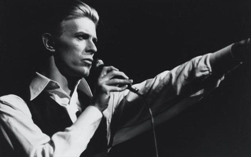 loving-the-alien-to-box-set-tou-david-bowie-erxetai-to-fthinoporo