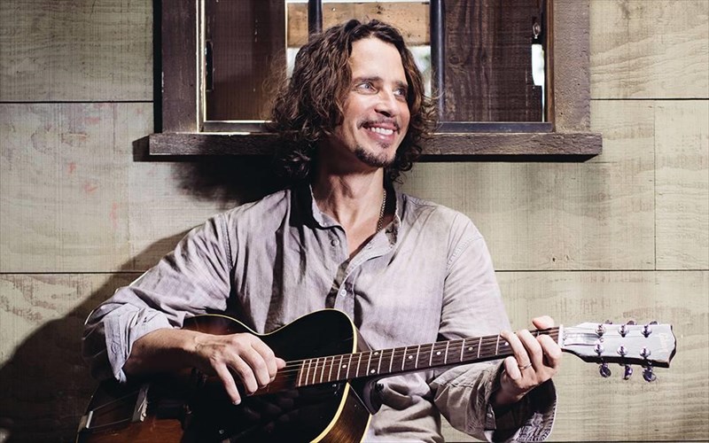 i-poli-tou-siatl-den-ksexna-ton-chris-cornell