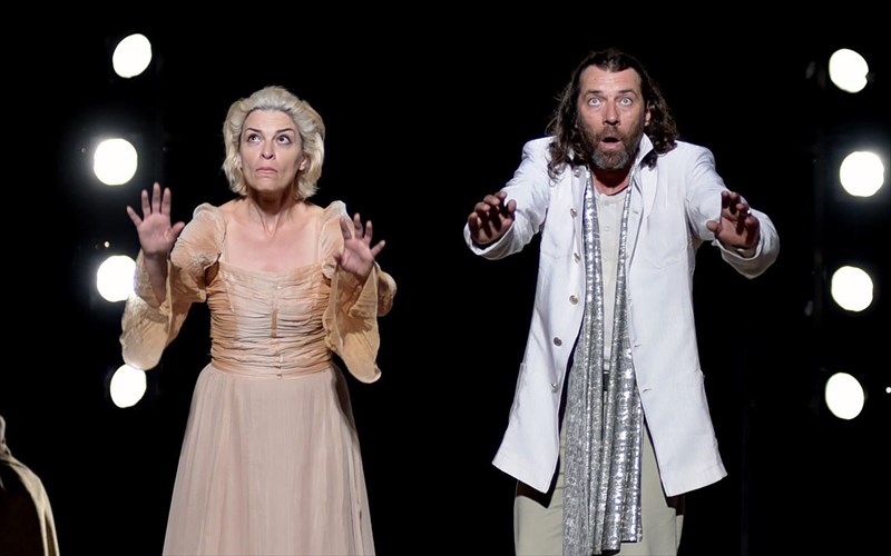 agamemnon-o-nostos-tou-basilia-pernaei-mesa-apo-tis-pules-tis-klutaimnistras