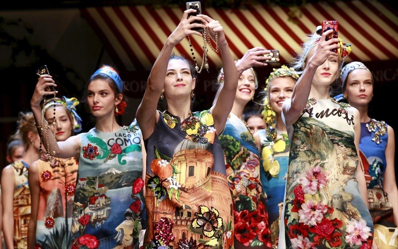 oi-sxediastes-serbiroun-lemonia