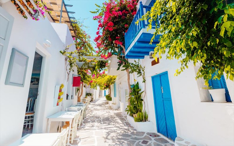 i-paros-einai-kerdismeni-gia-to-2018