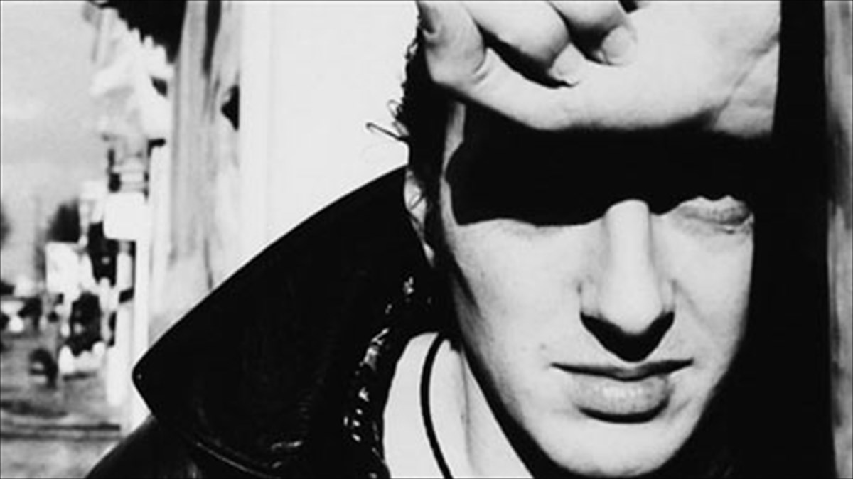 to-onoma-tou-strummer-ton-clash-se-plateia-sti-granada