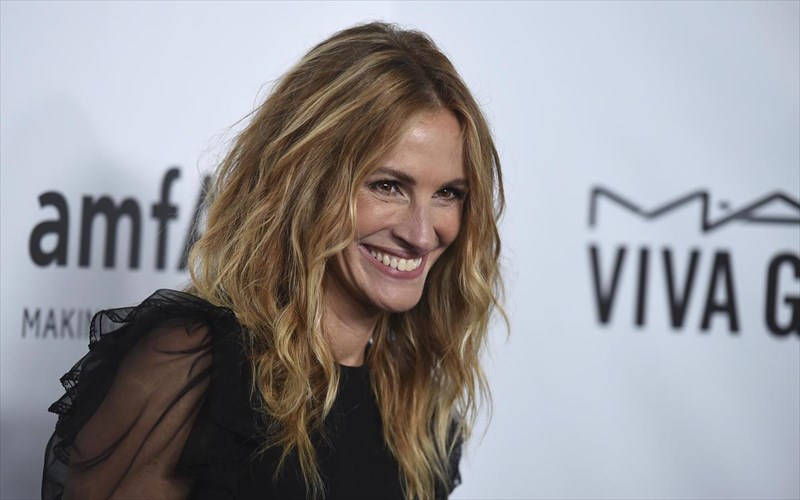 eklepse-tis-entuposeis-to-neo-ksantho-louk-tis-Julia-roberts